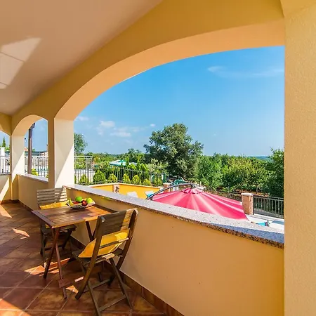 Appartamento Nono With Shared Pool